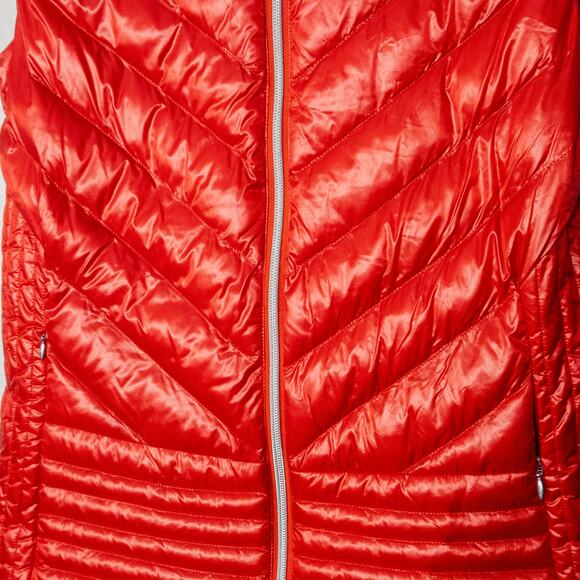 Descente Red Quilted Hooded Vest - Picture 5 of 13
